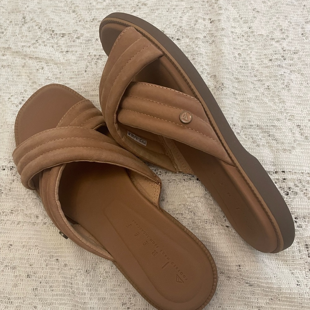 Reef Tan Sandals Comfortable Slip-On Design